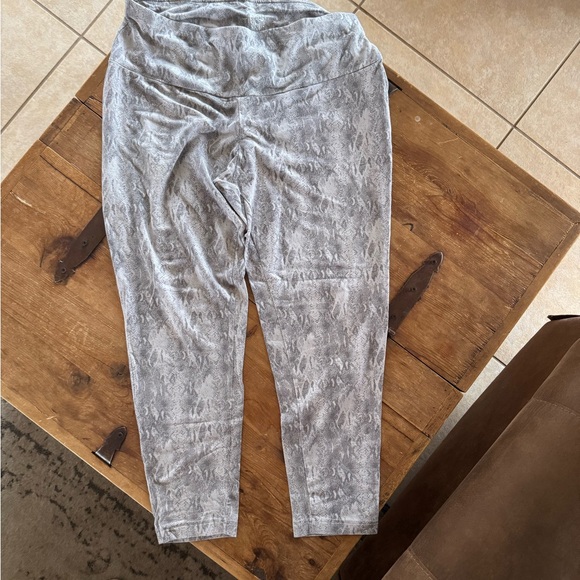 Gray Patterned Leggings - Picture 1 of 1